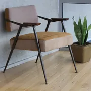 Heller Holzboden mit Sockelleiste